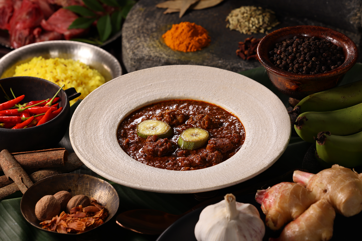 瀬戸内産食材を使用したお米にあうレトルトカレー シリーズ 岡山県産青バナナと国産牛すじのケララカレー Green Banana & Beef Tendon Curry 盛り付け例